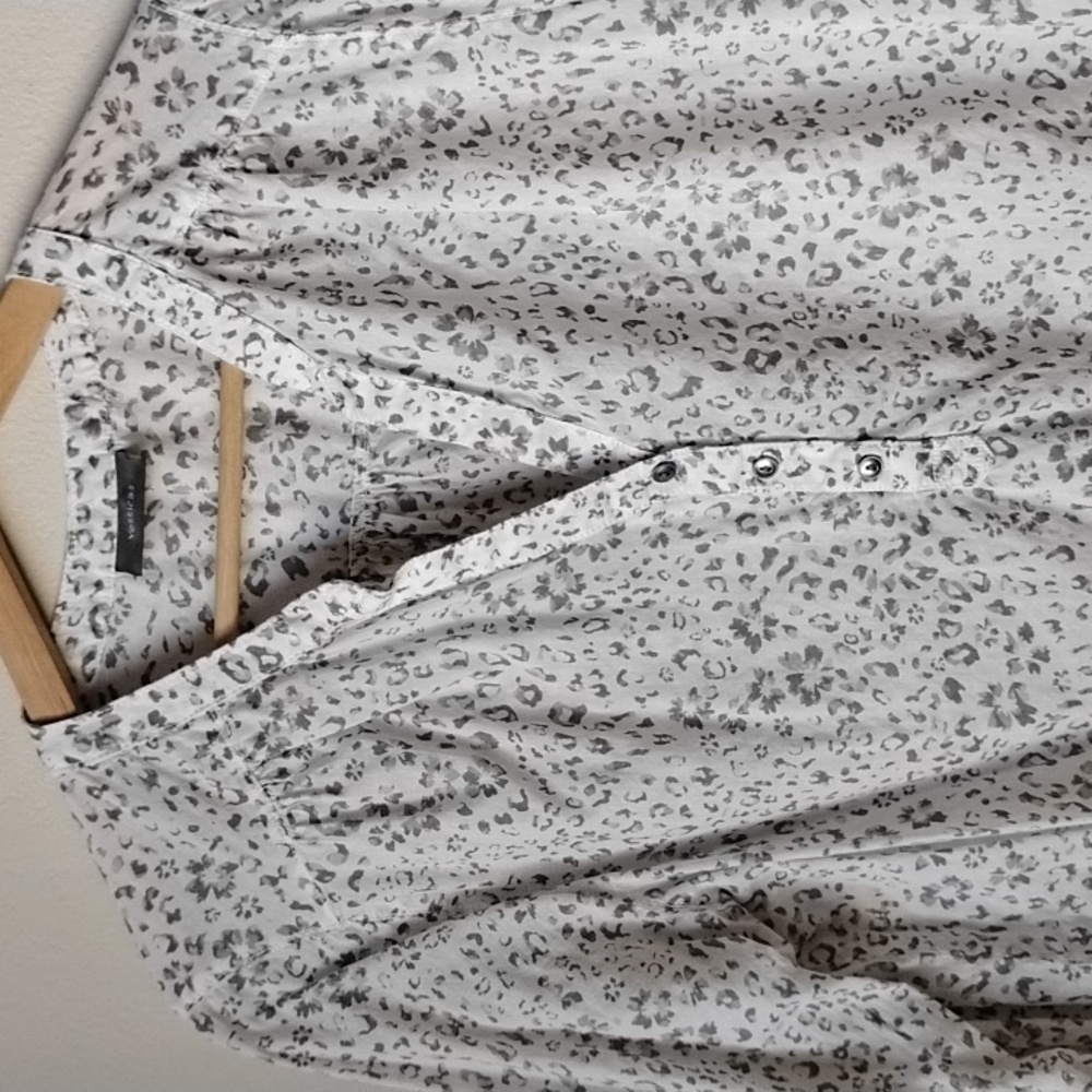 C&A Leopard Print Button-Up Blouse - Picture 3 of 14